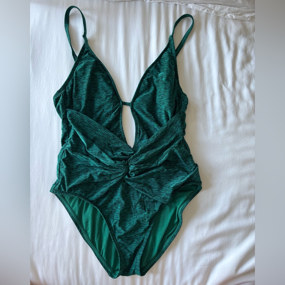 PRE-OWNED La Blanca ‘Spruce it up’ Twist Front Emerald One-Piece Swimsuit | US 4 - Picture 1 of 4